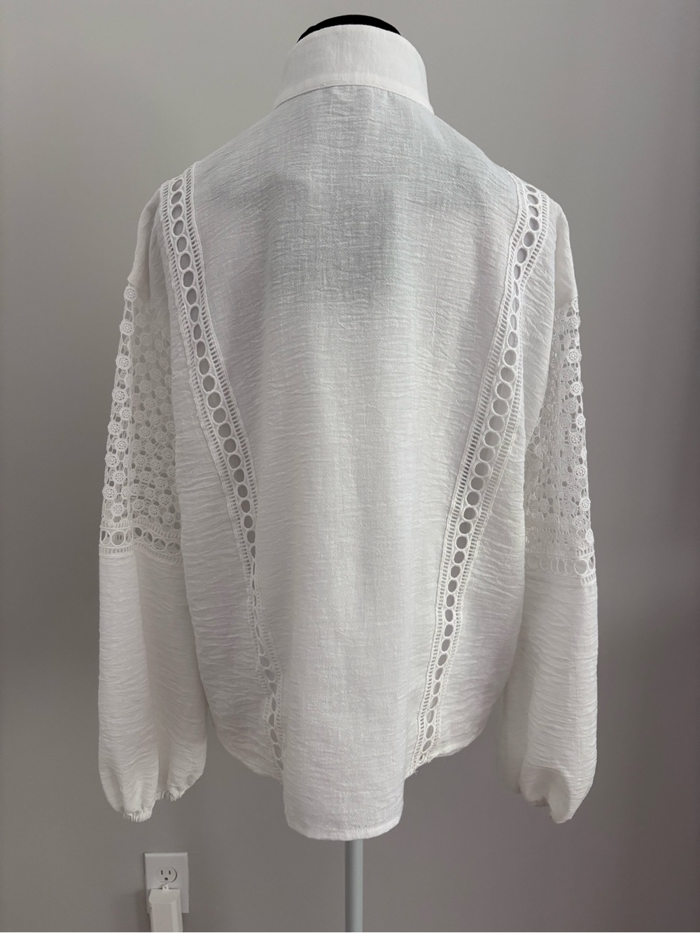 TUCKERNUCK Eyelet Jane Blouse White Crochet Resortwear Women’s Size L LIKE NEW - Picture 4 of 13
